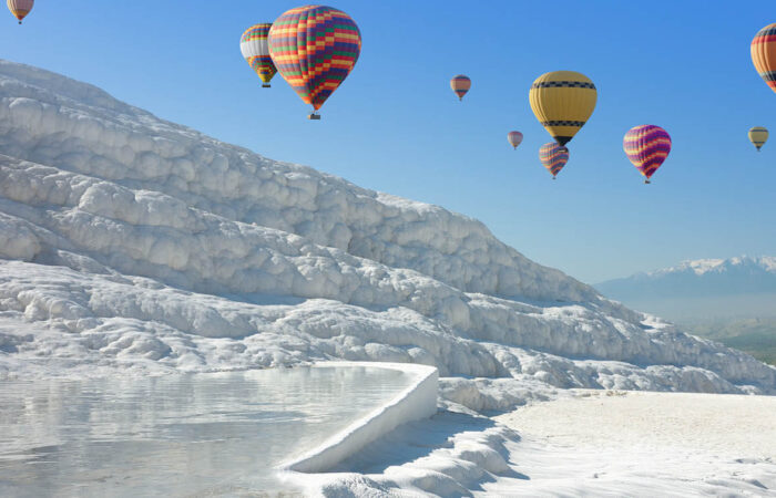 Hot-Air-Balloon-in-Pamukkale