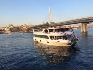romos-travel-boat